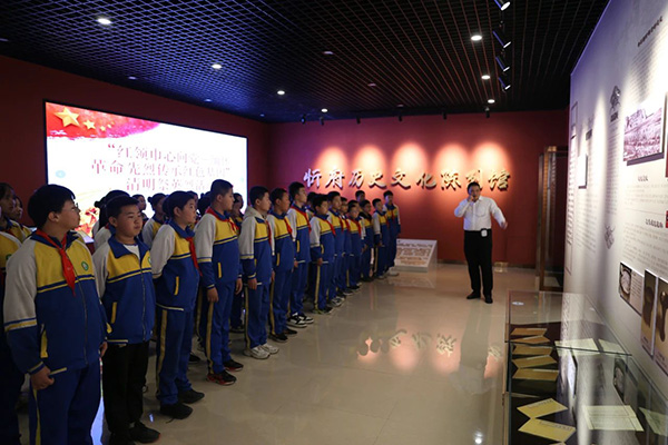 忻府区：缅怀革命先烈 传承革命精神(图2)