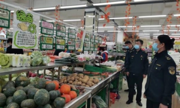 纵观华夏 河北秦皇岛孟营市场禁止灌肠，市场监管部门一刀切